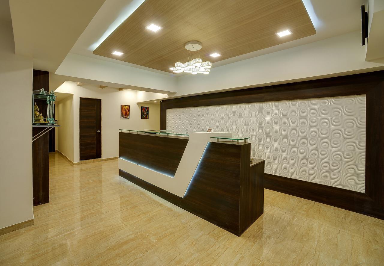Rudra Royale Hotel Ахмедабад Экстерьер фото